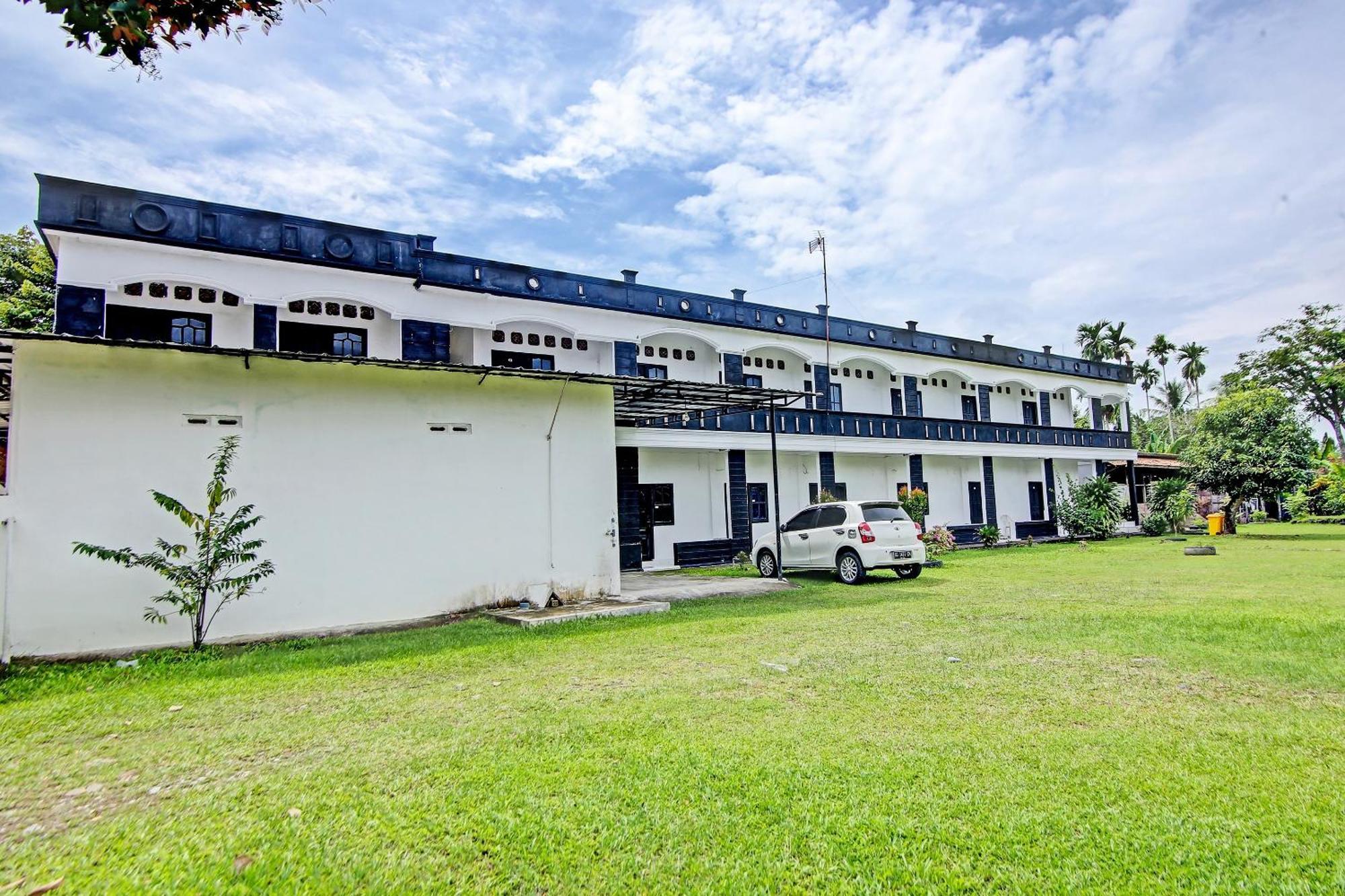 Oyo Life 91127 Wisma Sukajadi Syariah Perabumulih Esterno foto