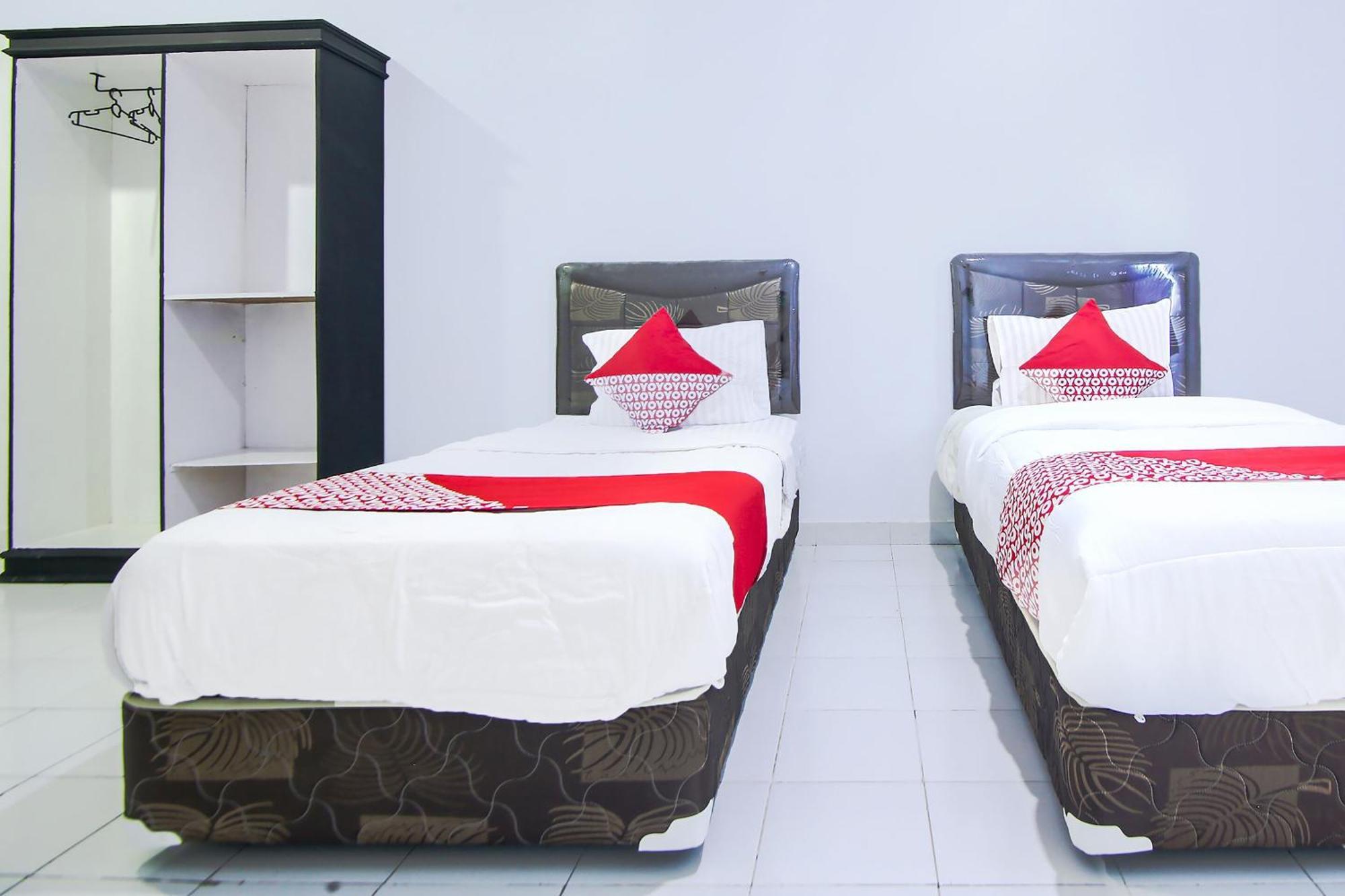 Oyo Life 91127 Wisma Sukajadi Syariah Perabumulih Esterno foto