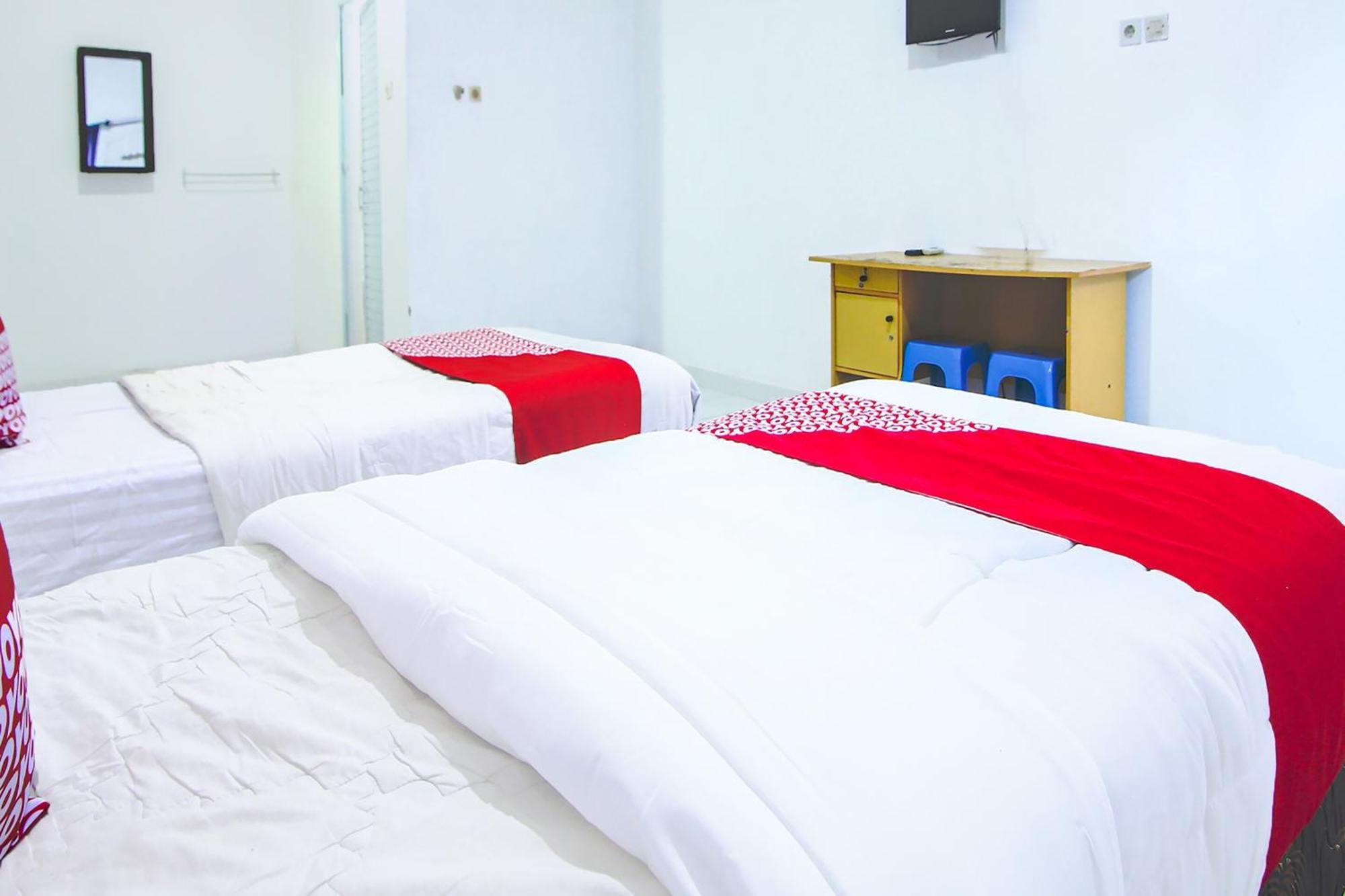 Oyo Life 91127 Wisma Sukajadi Syariah Perabumulih Esterno foto