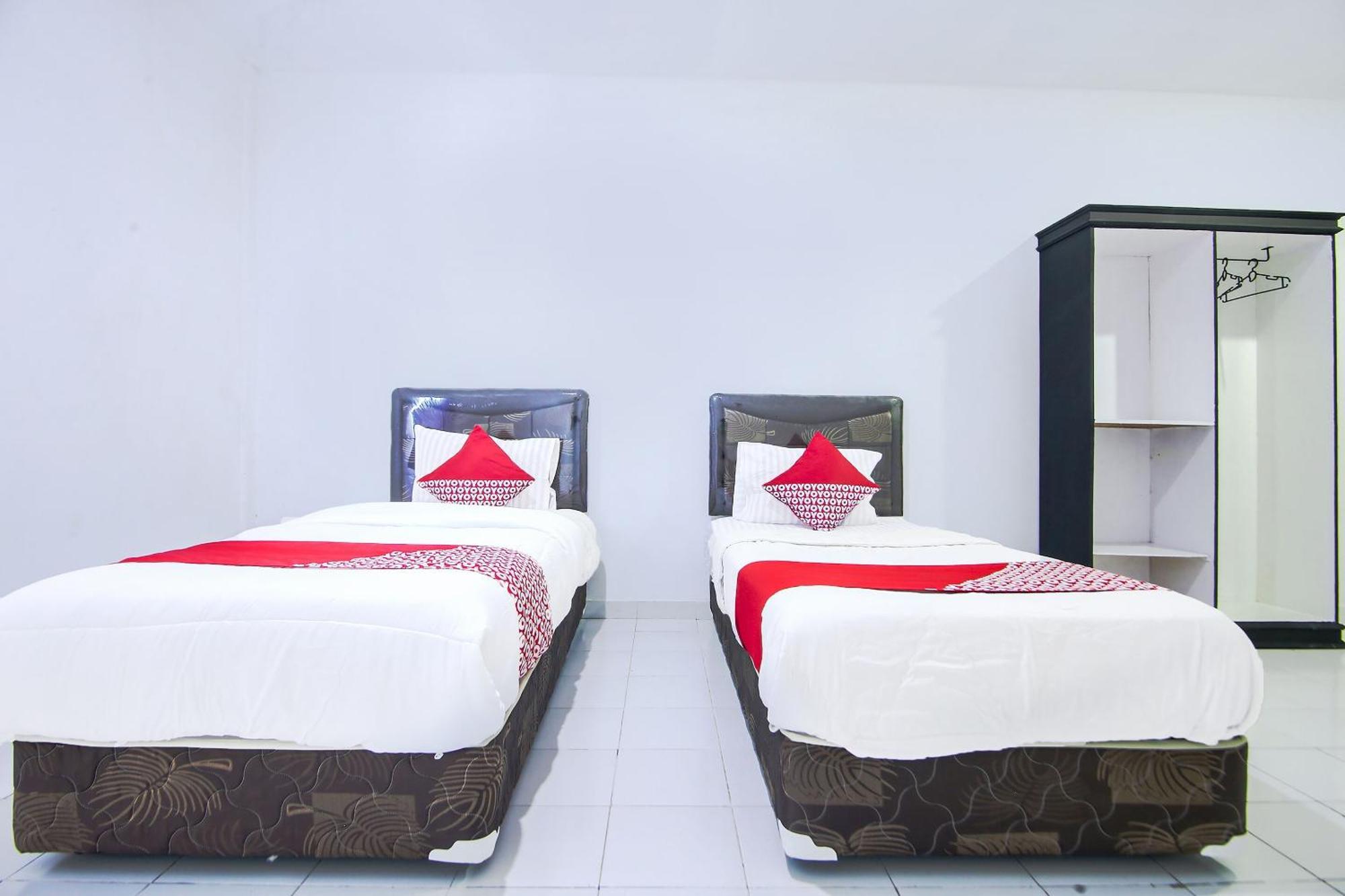 Oyo Life 91127 Wisma Sukajadi Syariah Perabumulih Esterno foto