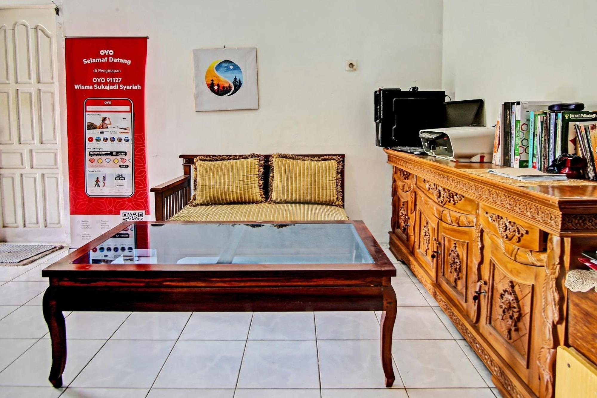 Oyo Life 91127 Wisma Sukajadi Syariah Perabumulih Esterno foto