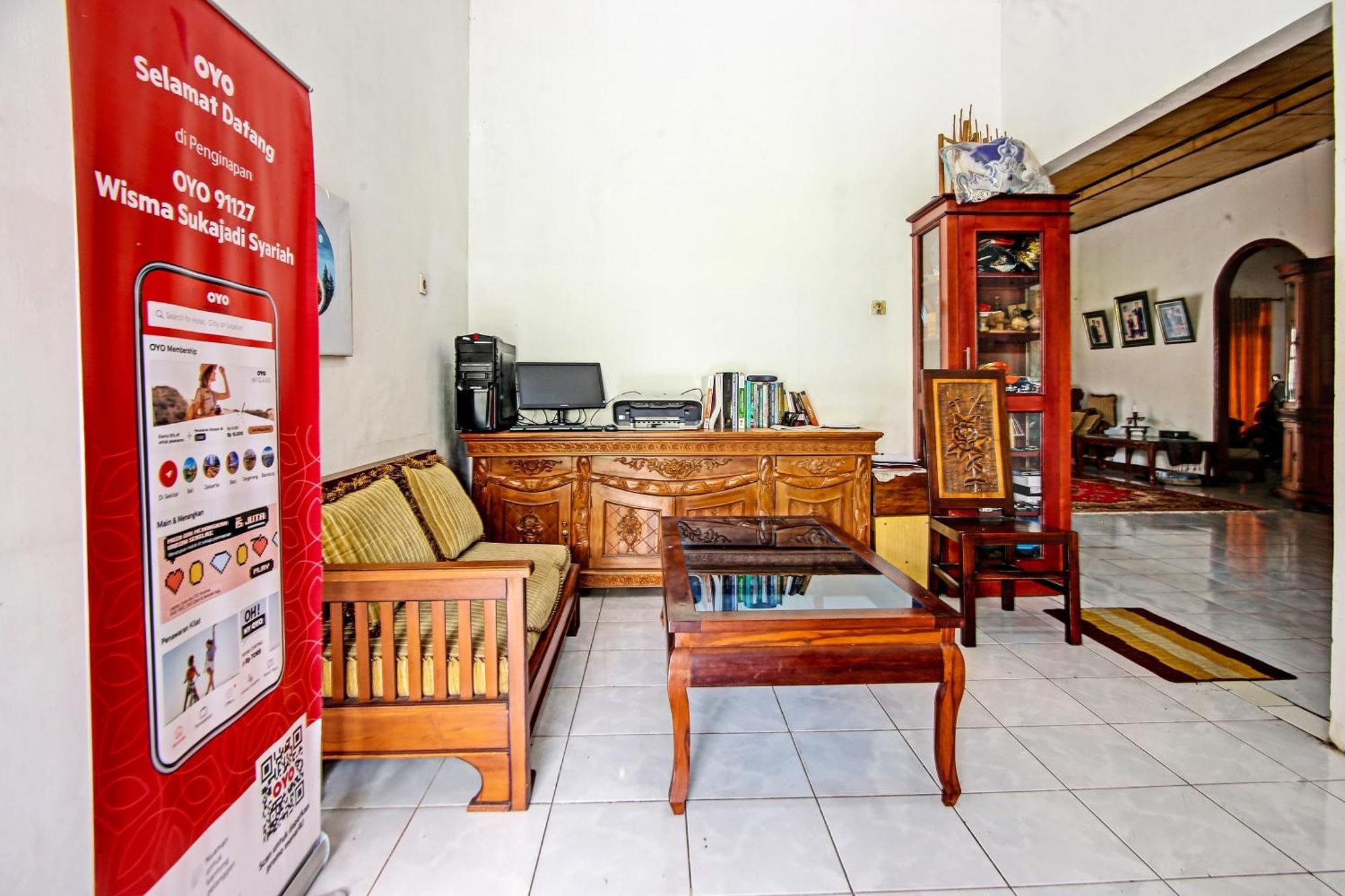 Oyo Life 91127 Wisma Sukajadi Syariah Perabumulih Esterno foto